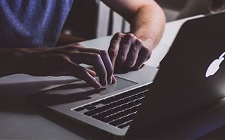 乐鱼娱乐app-瑞·弗兰：全黑队的“防守专家”，每一次关键拦截都帮助球队稳住局面