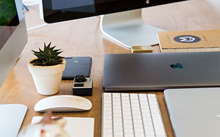 乐鱼娱乐app-库里携妻出席体育慈善之夜引关注，库里ua