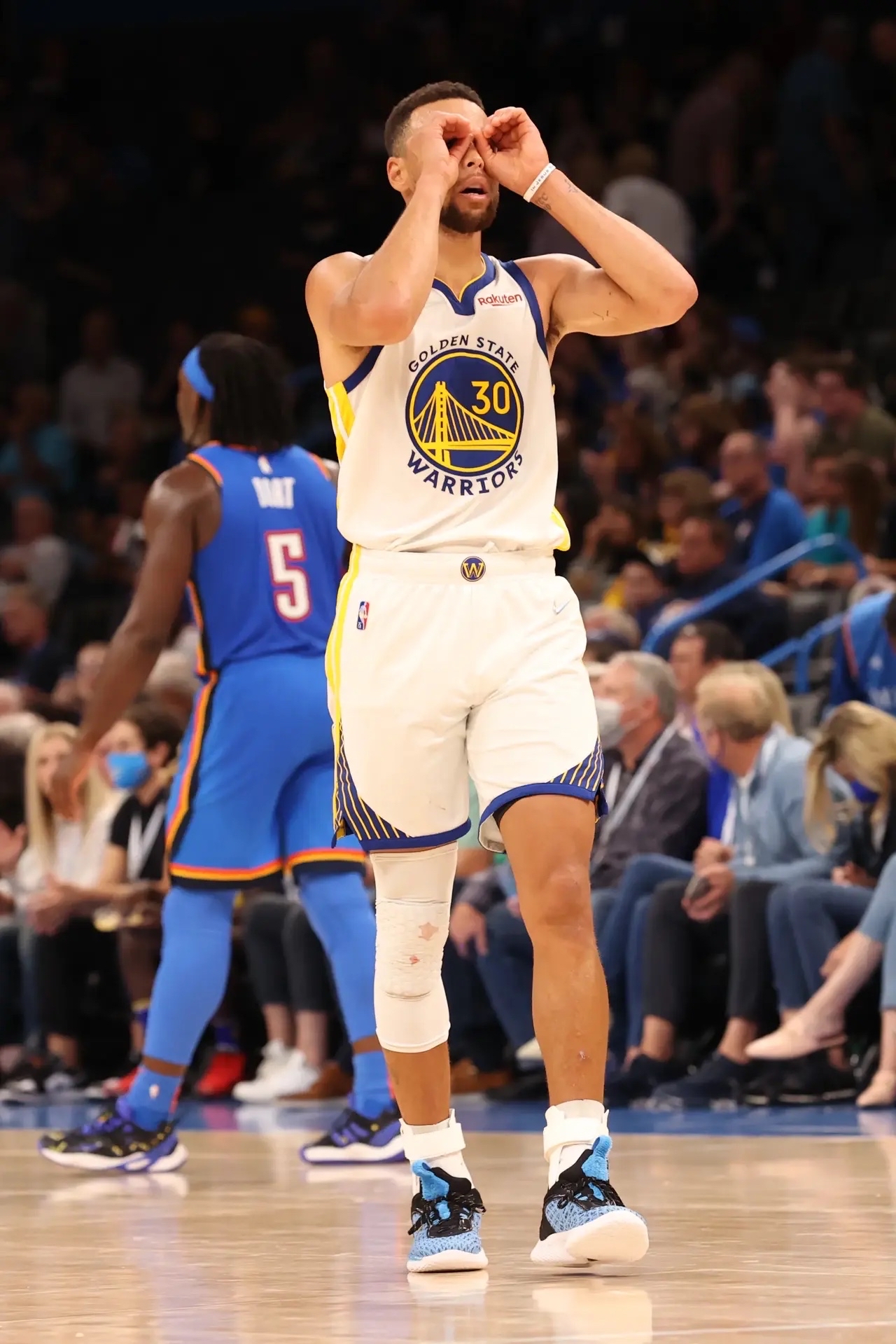 乐鱼体育-在2021年季后赛第二轮，库里爆发36分，投中7个三分，带领勇士晋级！的简单介绍