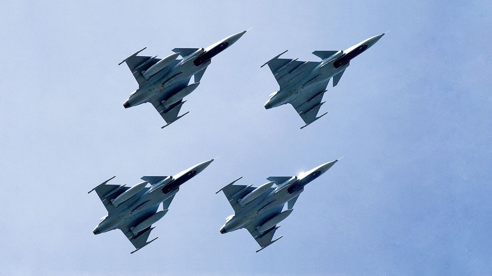 皇马主场2-0战胜格拉纳达,继续领跑西甲积分榜,西甲_皇马2-0主场4连胜