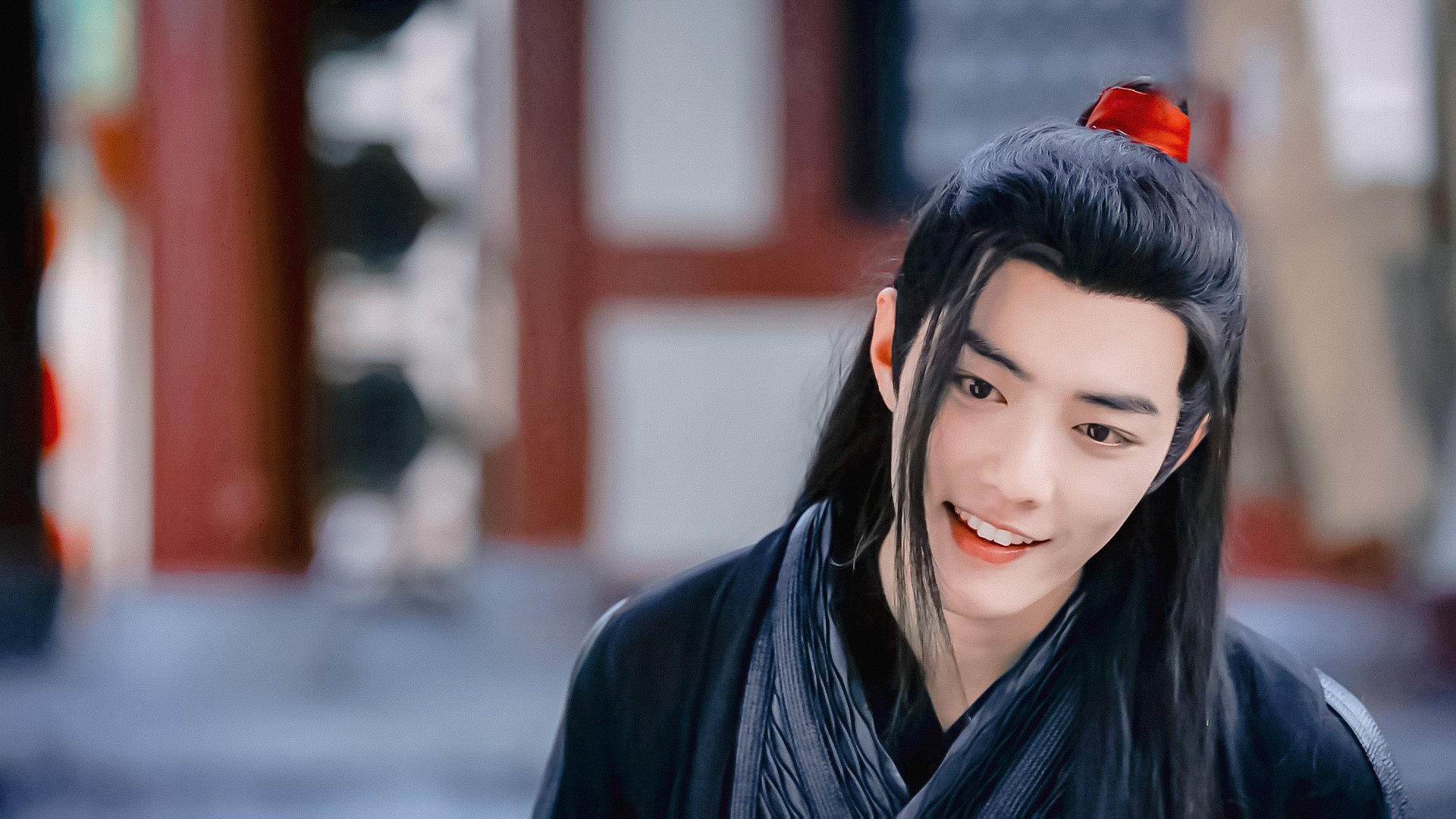 塞维利亚通过边路起球制造射门机会，塞维利亚队套