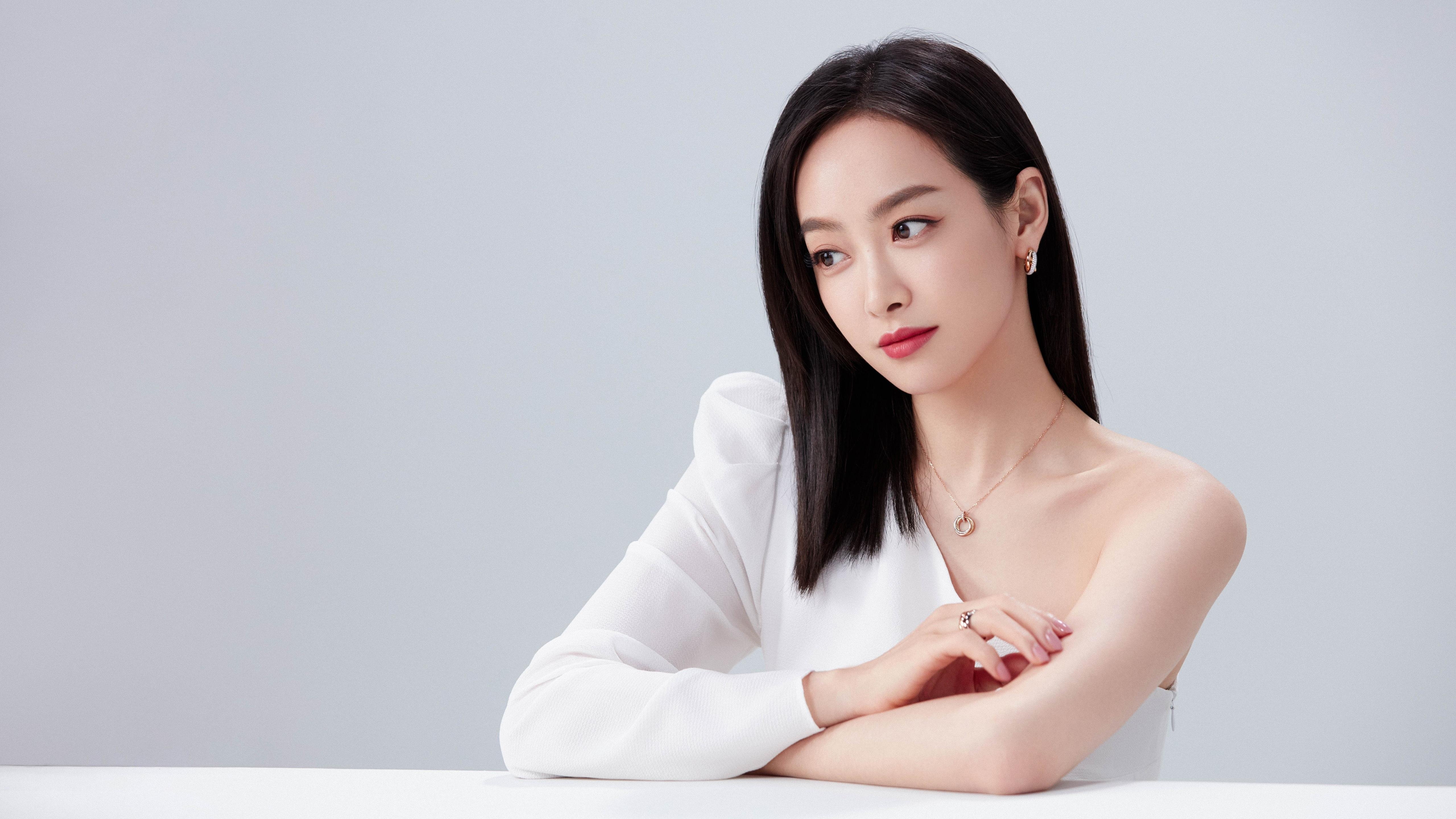 青少年足球课程内容不断丰富,结合现代科技创新,你认为青少年足球训练应该如何开展