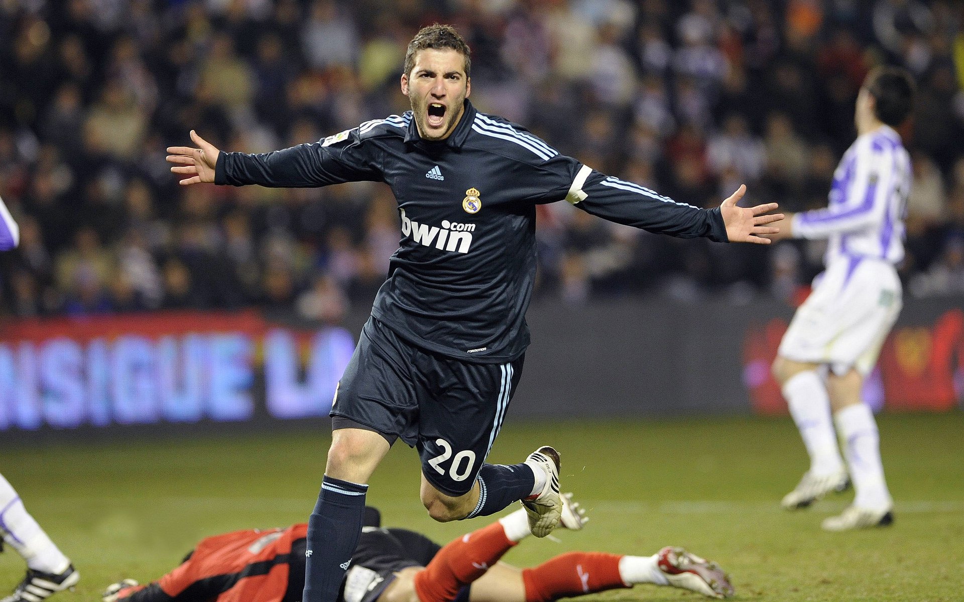 “足球+大健康”产业融合创新，推动全民体育与健康产业深度结合